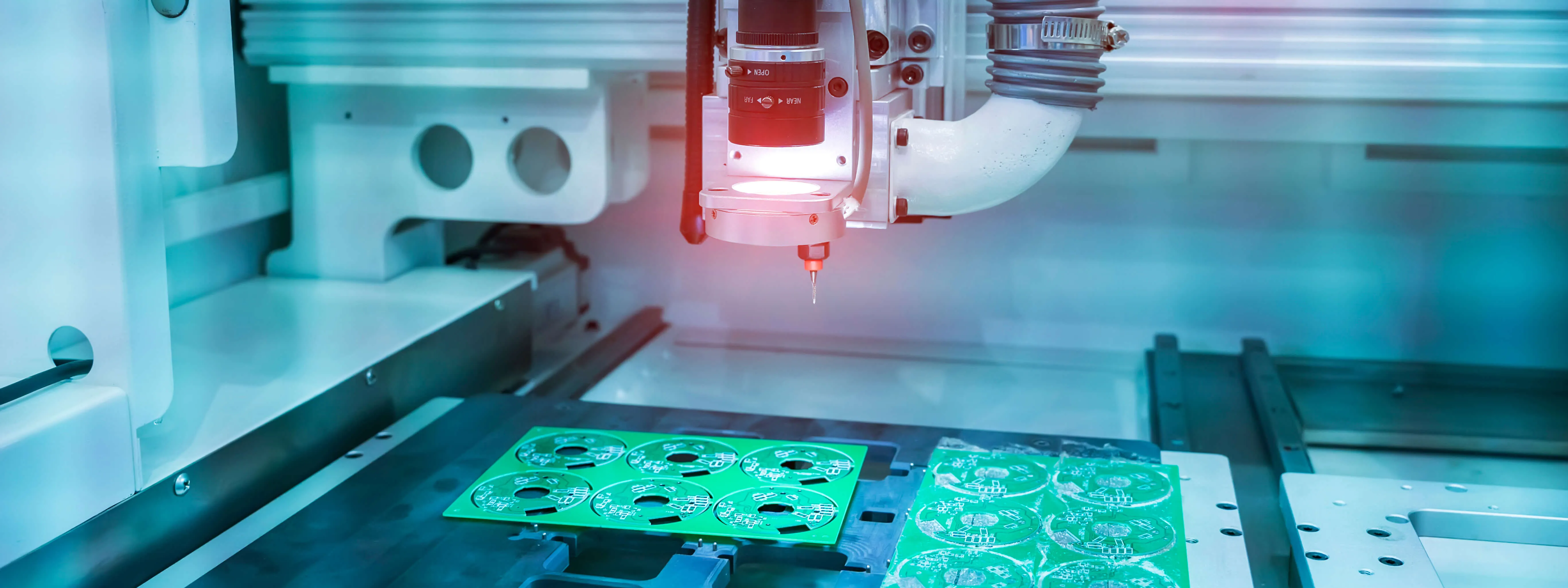 Máy cắt PCB: Đảm bảo vết cắt chính xác và sạch sẽ