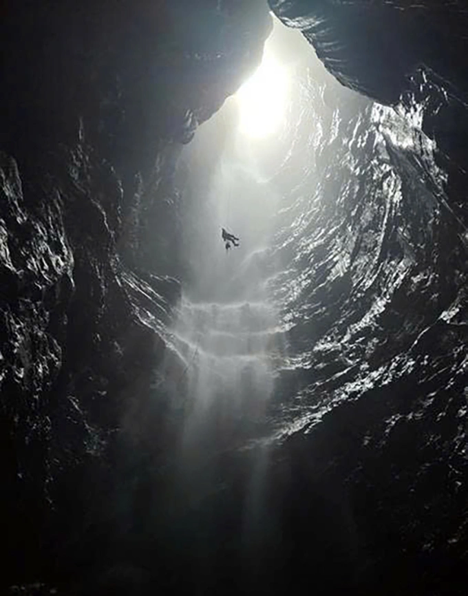 Quảng Trị phát hiện hố sụt có thác nước dài gần 600 m